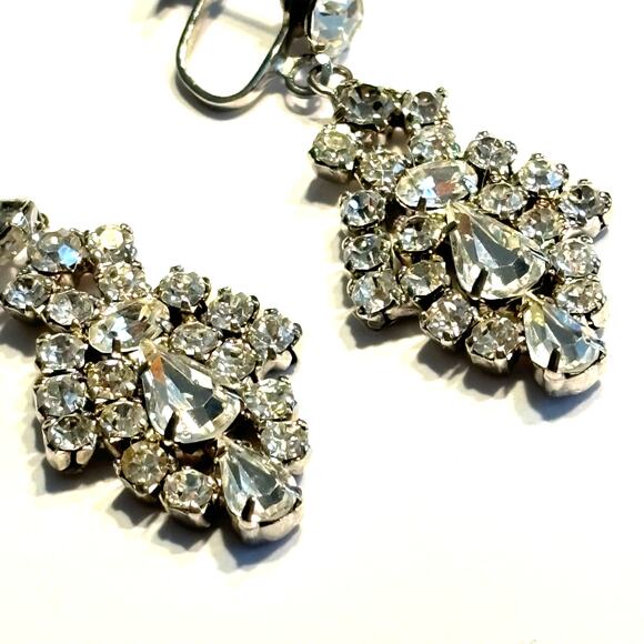 Vintage screw back earrings dramatic silver & clear crystal drop & dangle style - Picture 2 of 7